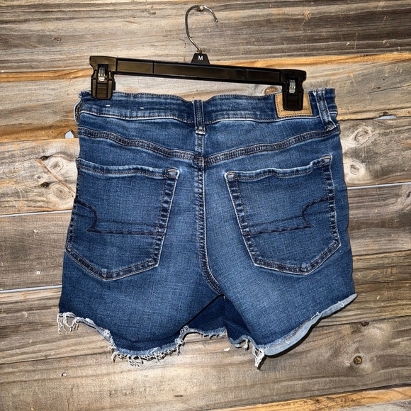 American Eagle shorts- midi- super stretch- size 6 - Picture 3 of 5